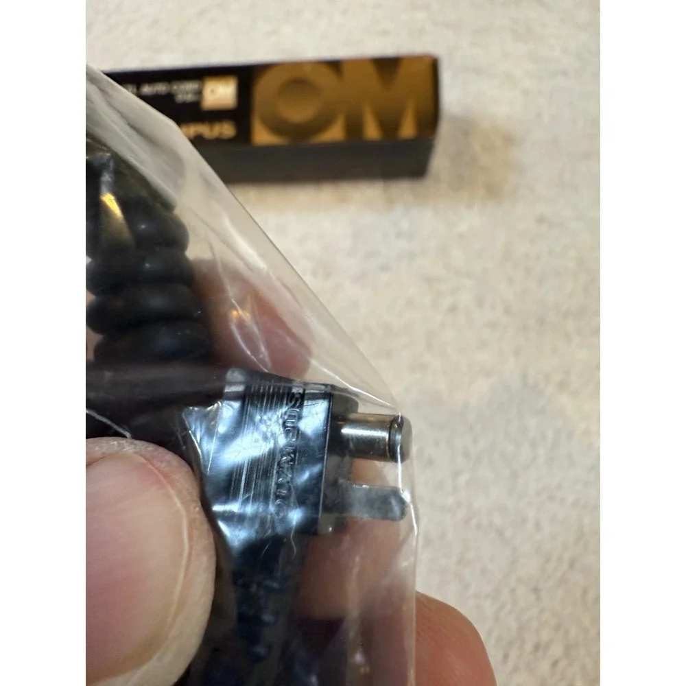 Olympus OM System‎ TTL Auto Cord 0.6m Coiled Flash Sync Cable for Shoe 2 Only
